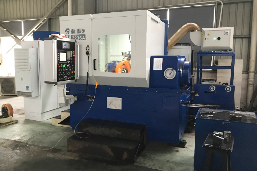 Tooth-polishing machine with 